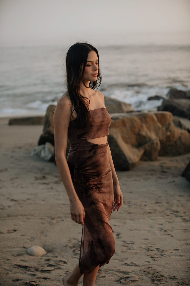 Look no further than the Mocha Tie Dye Mesh Tube Dress to make a timelessly chic statement. Exuding sophistication, this elegant piece is crafted with comfy, full stretch mesh, creating a beautiful silhouette that is perfect for a variety of occasions. From beachy vacation vibes to a dressy date night, this dress has you covered. 
